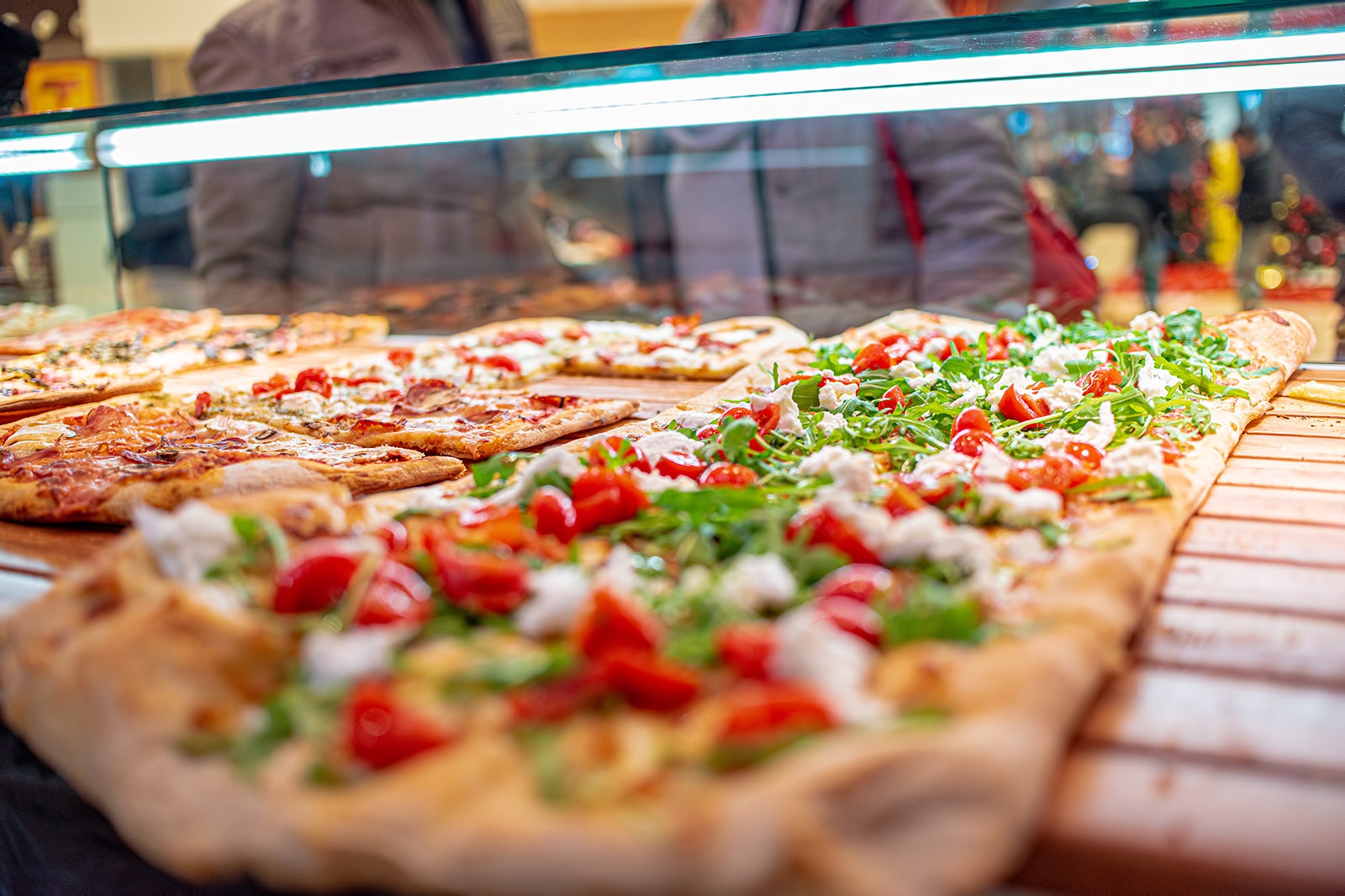 پیتزا روی برش - Pizza al taglio