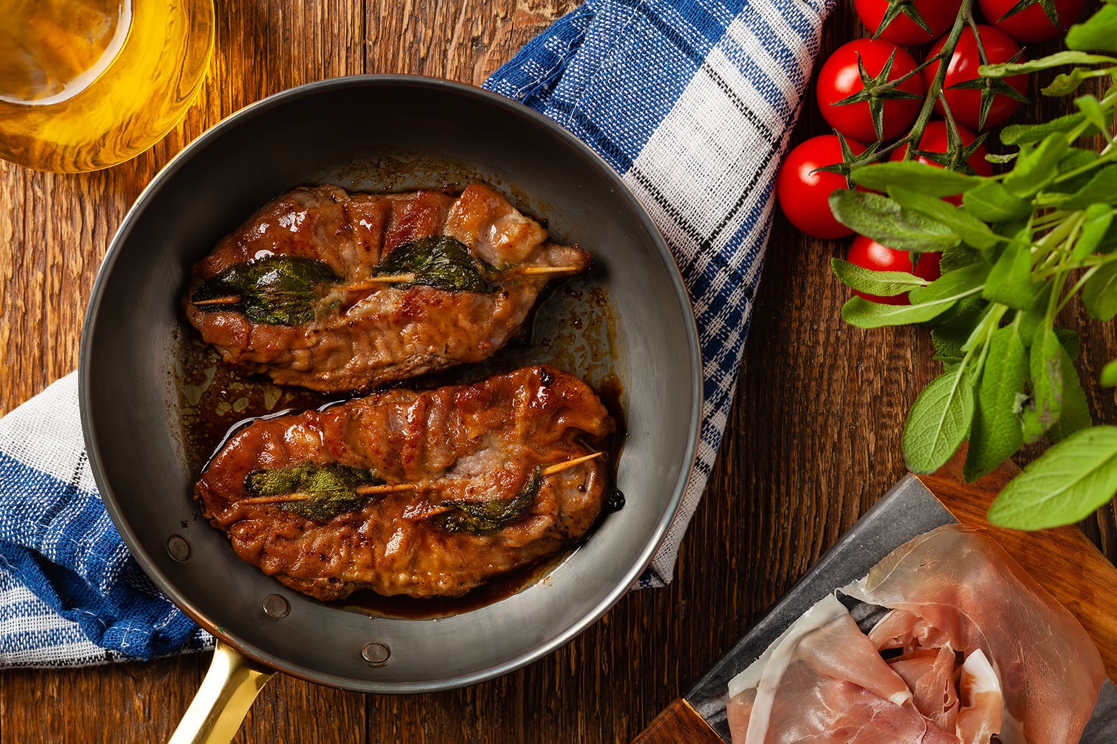 رول های گوشت گوساله - Saltimbocca