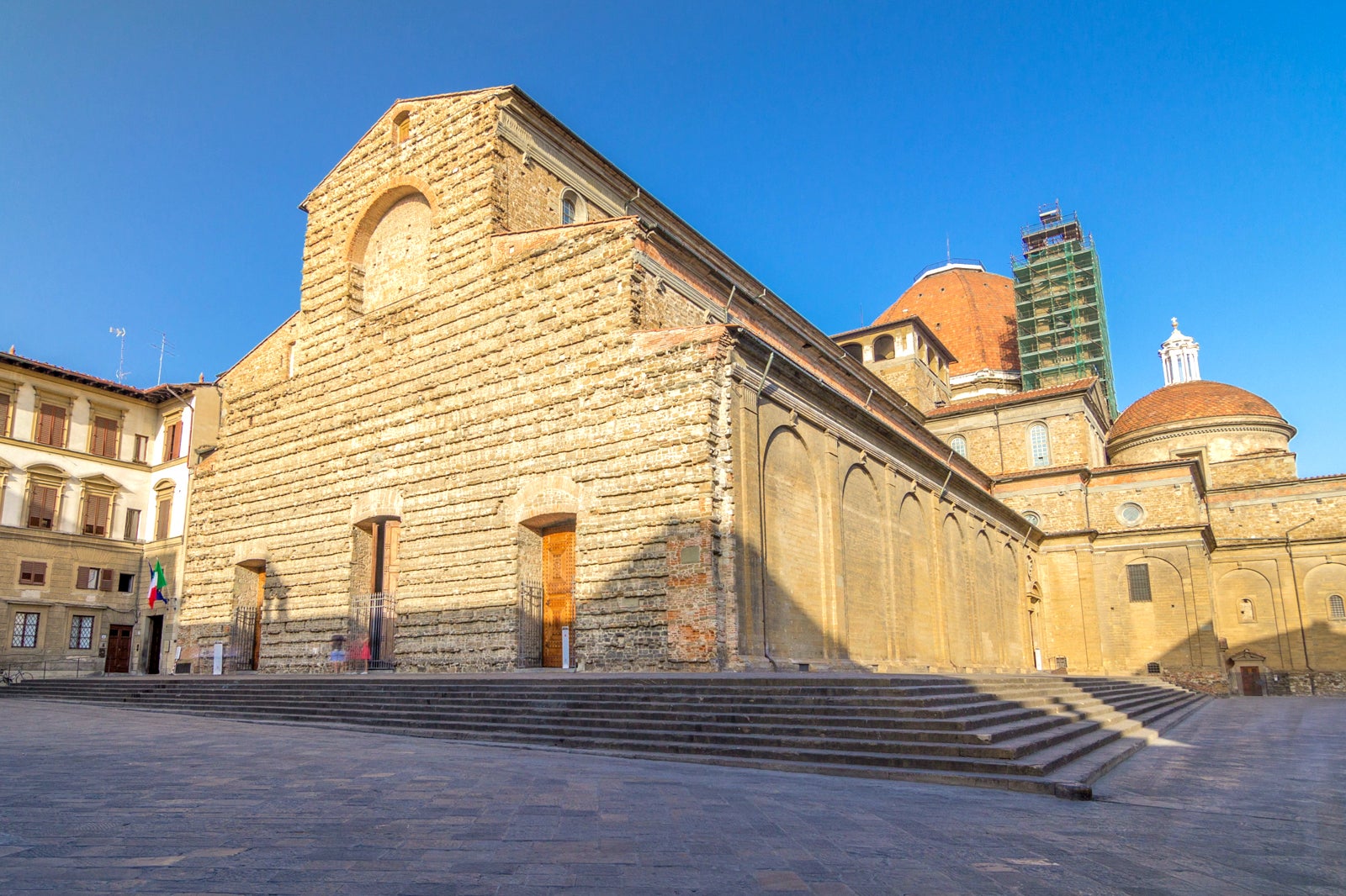 کلیسای سنت لارنس (بازیلیکا سن لورنزو) - Basilica of St Lawrence (Basilica di San Lorenzo)