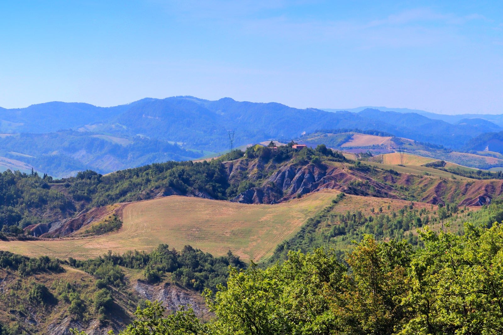 Parco dei Gessi Bolognesi و Calanchi dell'Abbadessa - Parco dei Gessi Bolognesi e Calanchi dell'Abbadessa