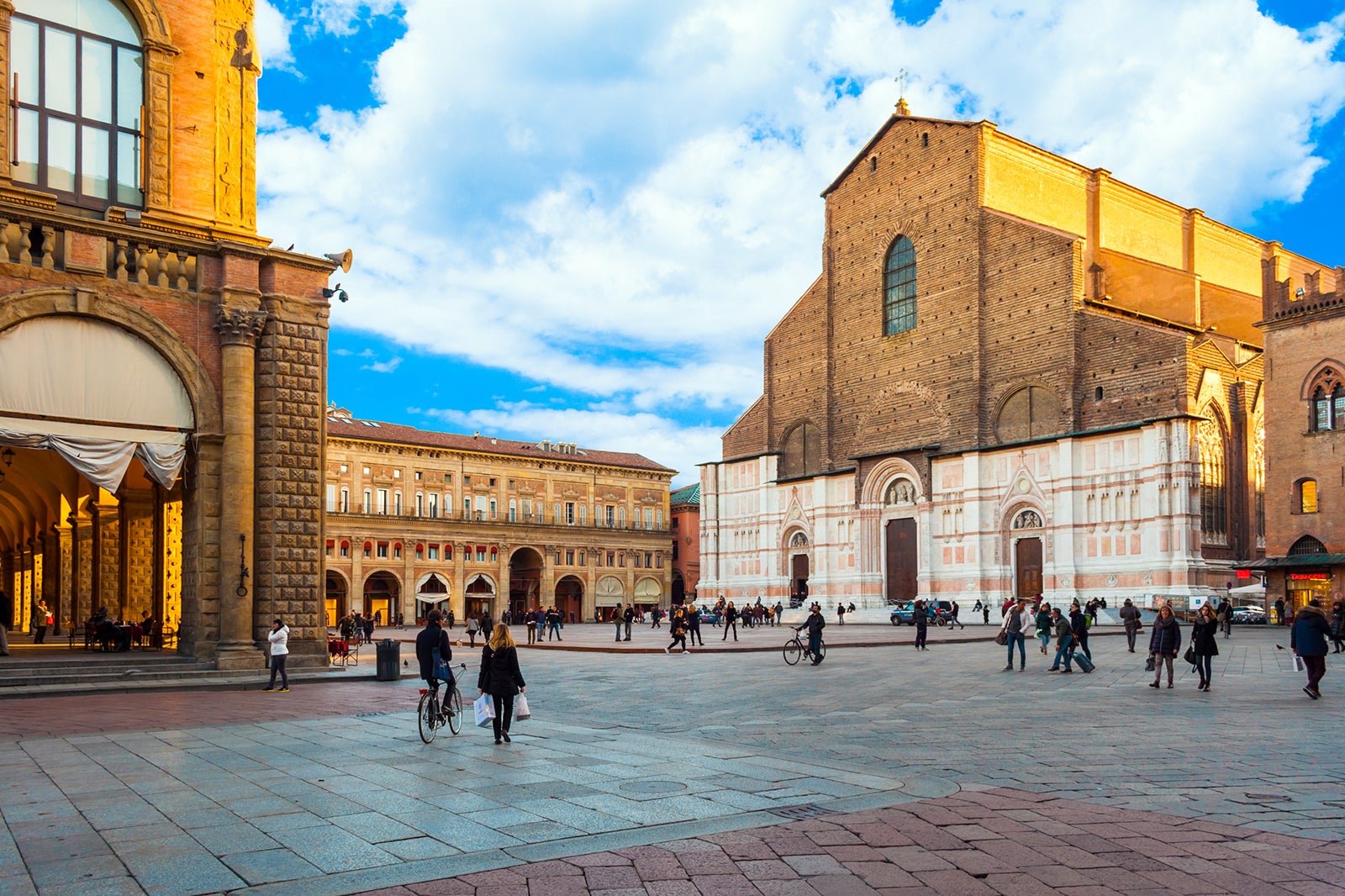 میدان ماگیوره - Piazza Maggiore