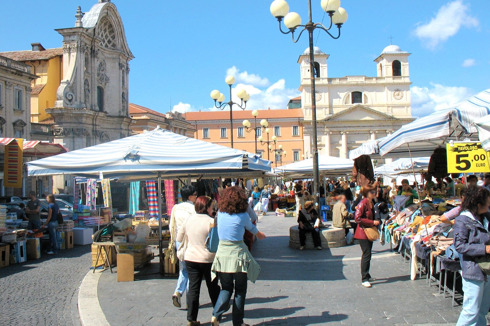 بازارهای کثیف الاکویلا - L’Aquila flea markets