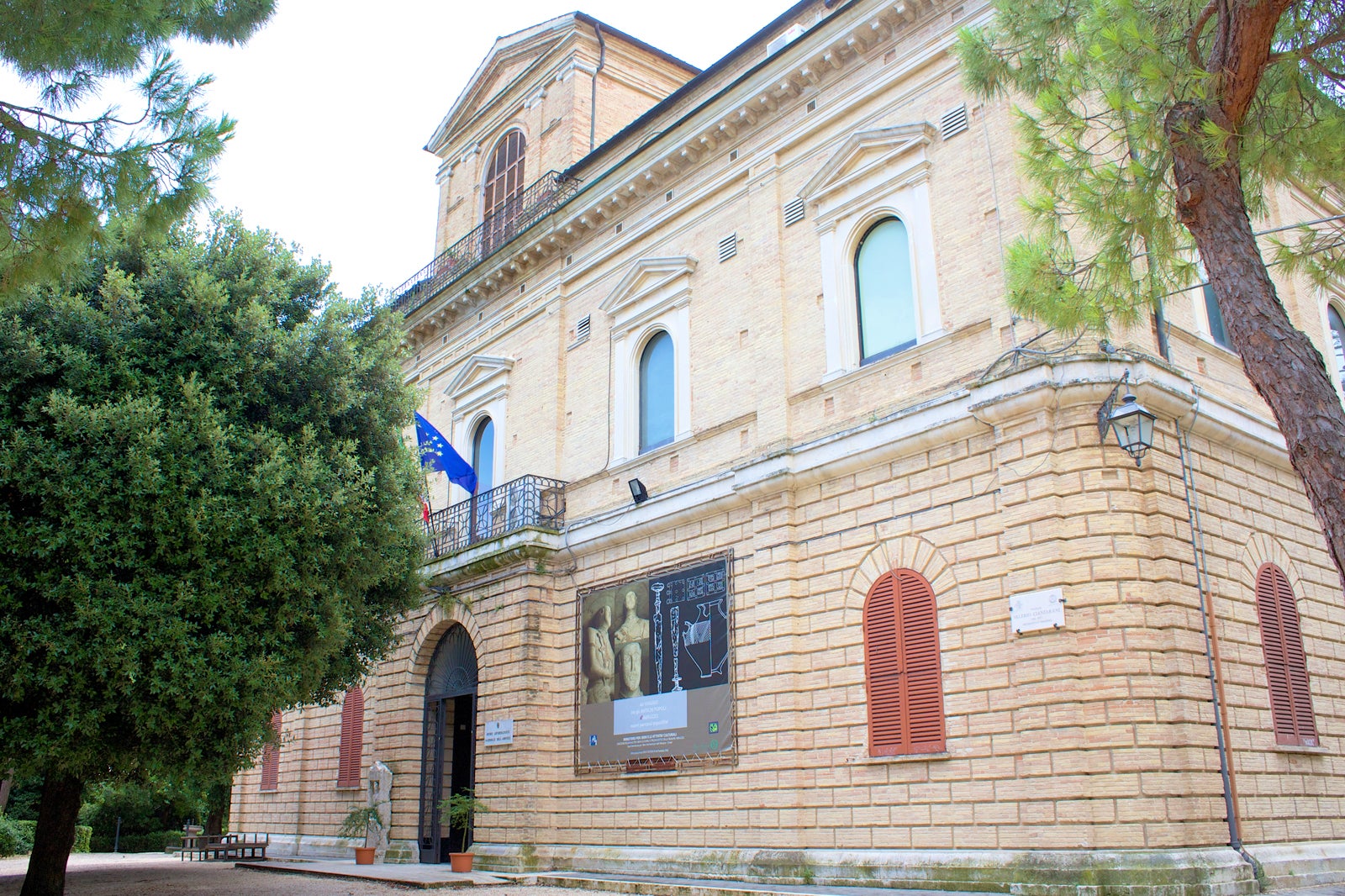 موزه ملی آبروزو - National Museum of Abruzzo