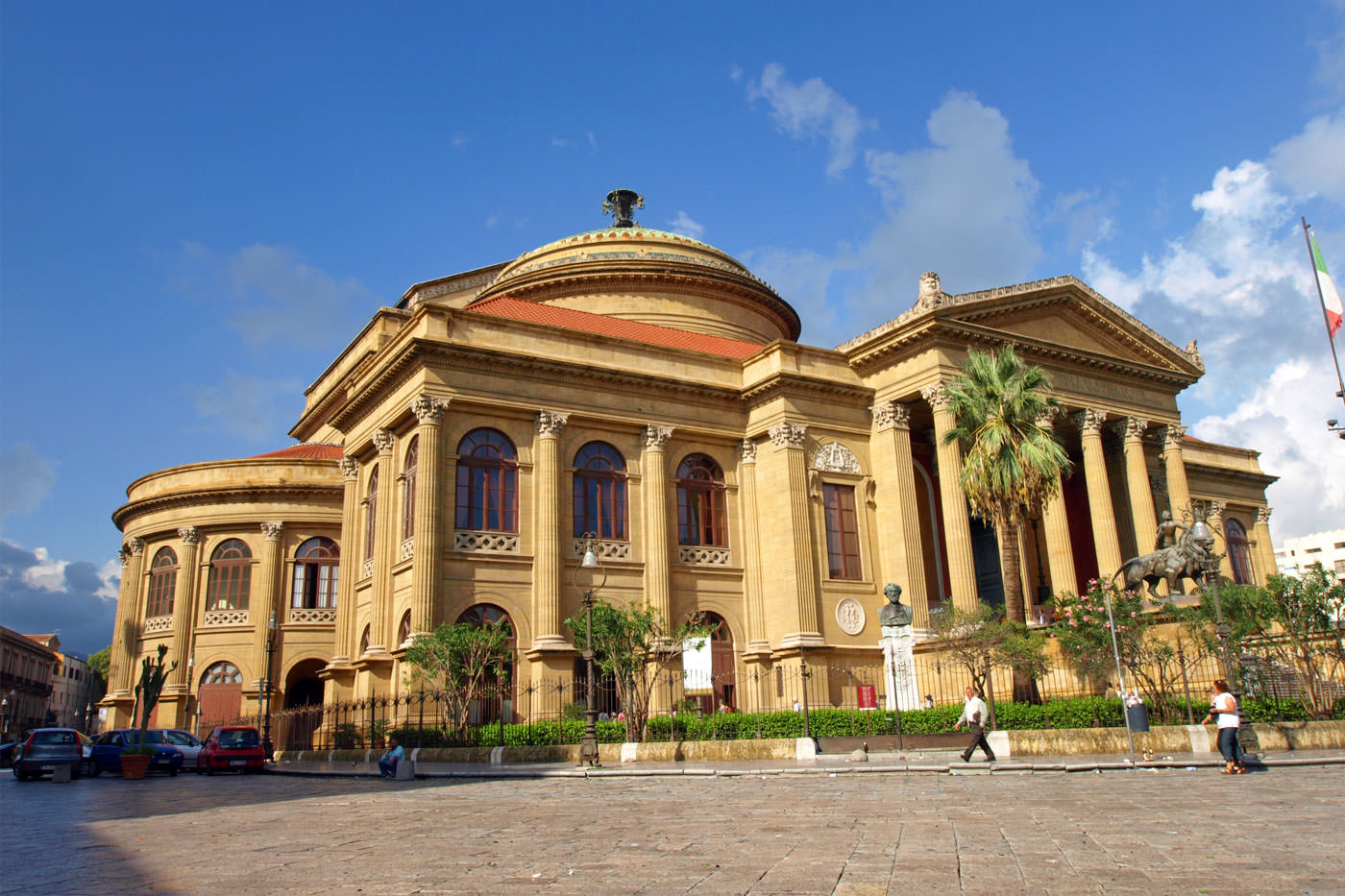 ماسیمو ویتوریو امانوئل تئاتر - Teatro Massimo Vittorio Emanuele