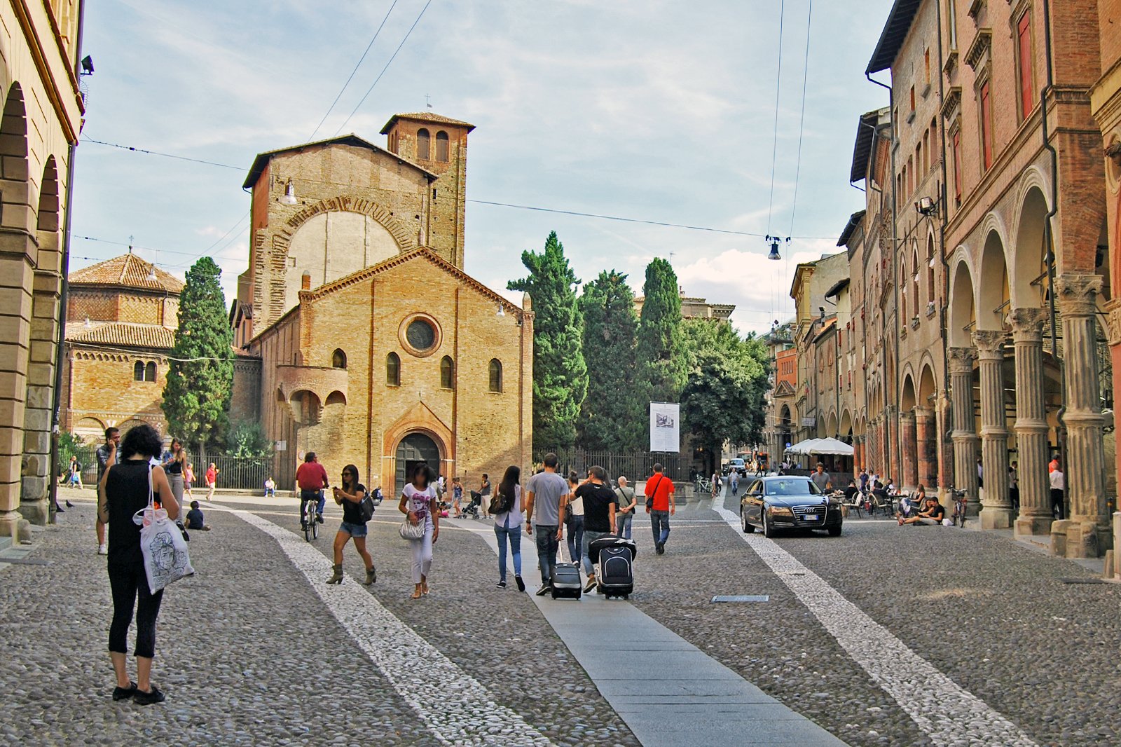 پیازا سانتو استفانو - Piazza Santo Stefano