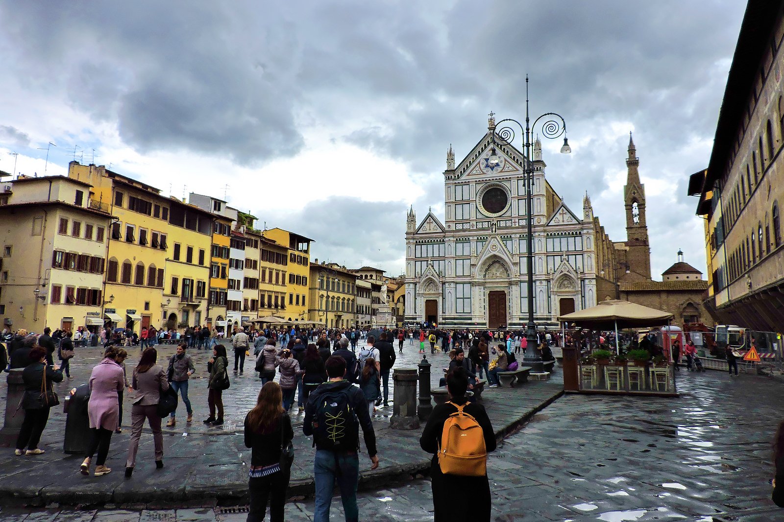 پیازا سانتا کروچه - Piazza Santa Croce