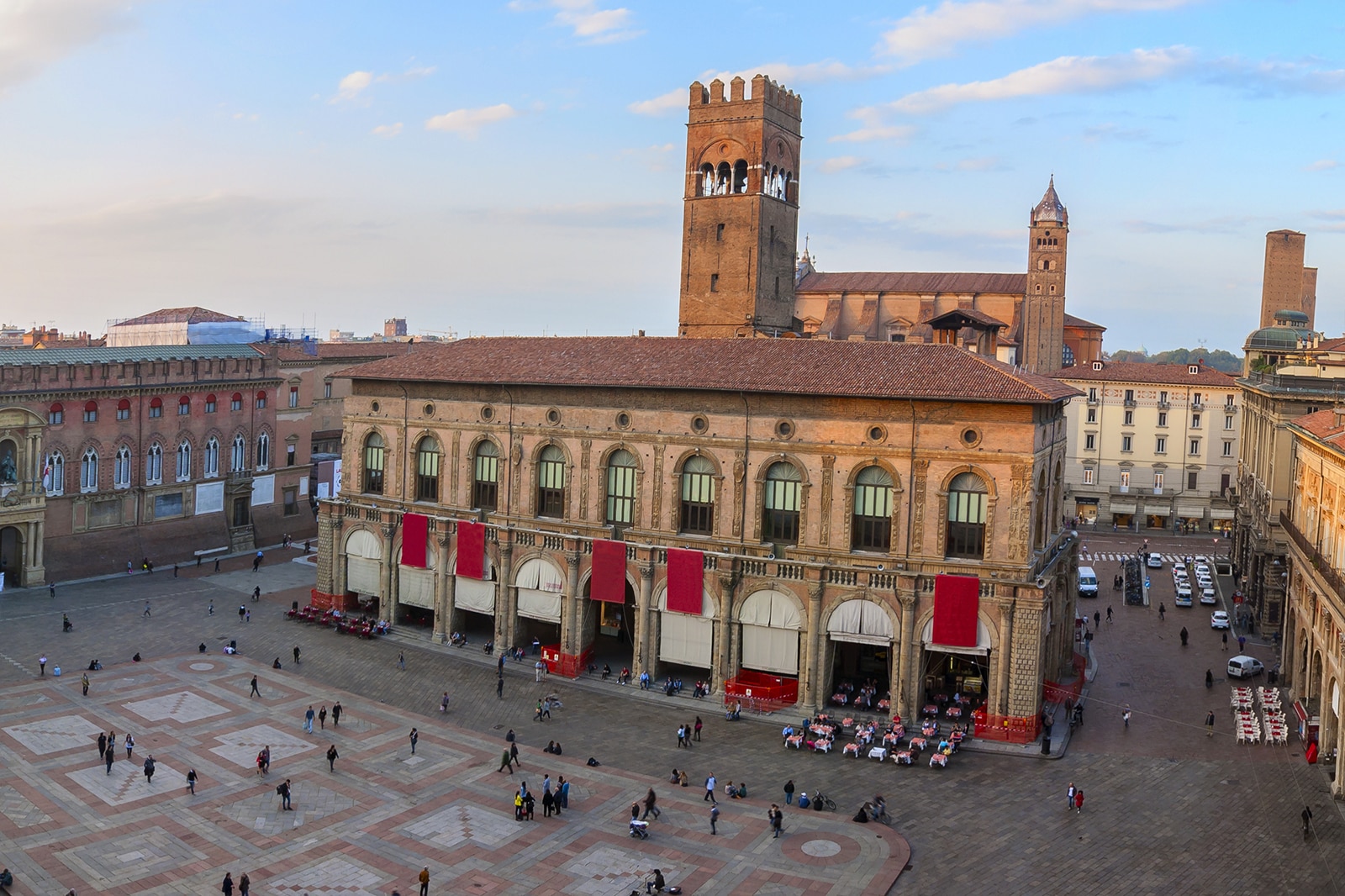 میدان ماگیوره - Piazza Maggiore