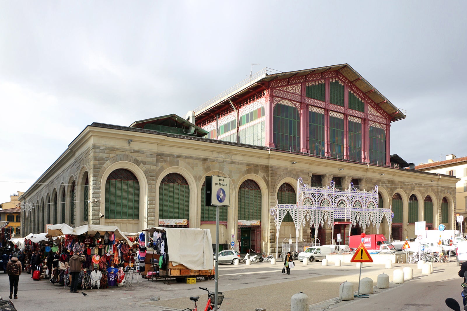 شکار مقرون به صرفه در بازارهای محلی فلورانس - Bargain hunt at local Florentine markets