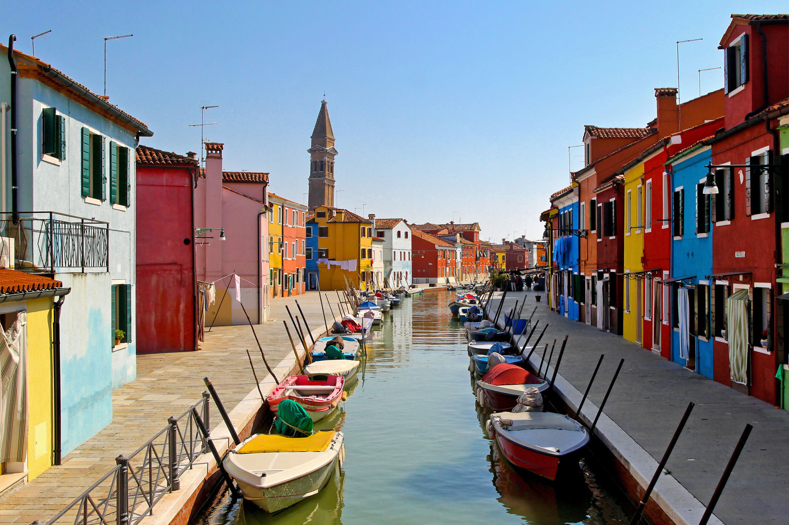 خانه های رنگارنگ در جزیره بورانو - Colorful houses on Burano Island