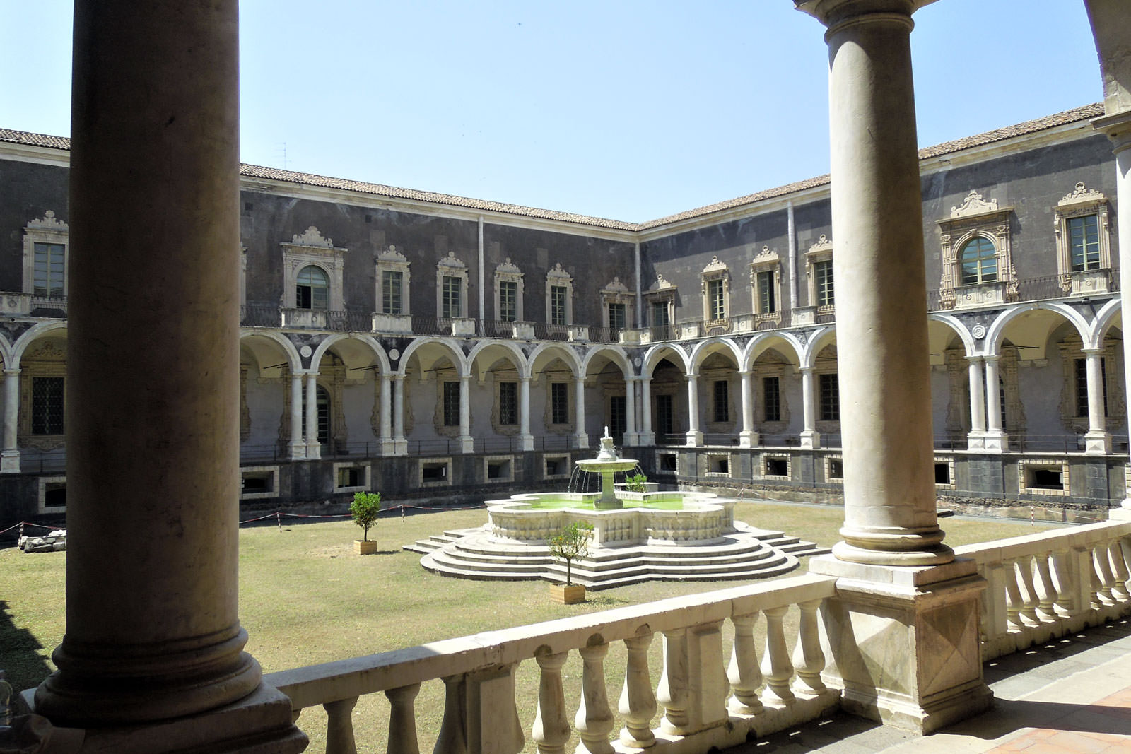 صومعه سن نیکولو l'Arena - Monastery of San Nicolò l'Arena