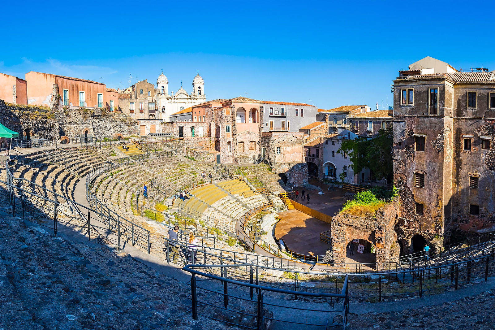 تئاتر رومانو و اودئون - Teatro Romano and Odeon