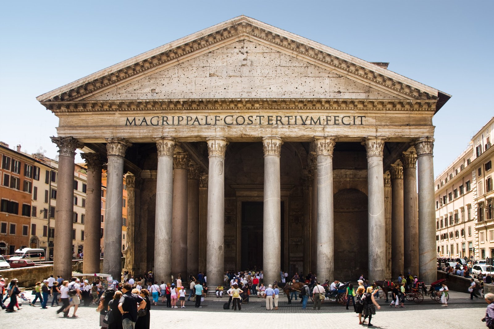 پانتئون تنها ساختمان باستانی در شرایط بکر است - The Pantheon is the only ancient building in pristine condition