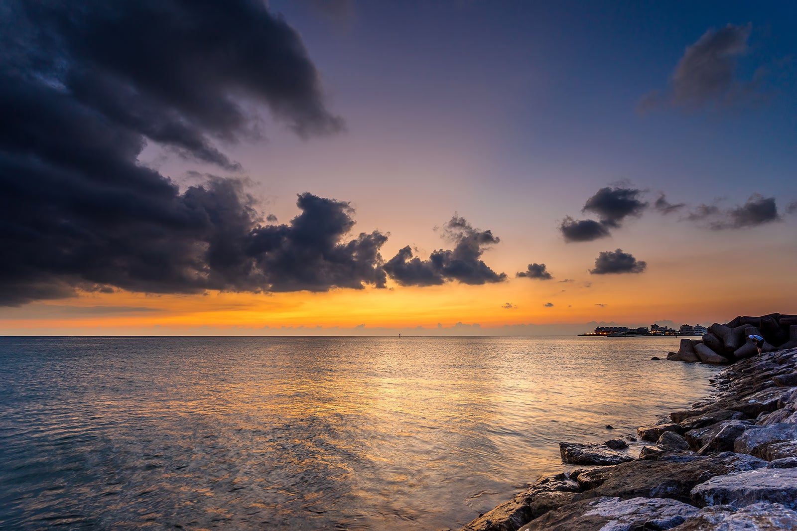 ساحل غروب چاتان - Chatan Sunset Beach