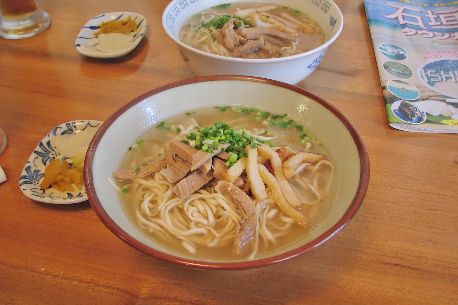 رامن اوکیناوا را با چاانپورو بخورید - Eat Okinawa ramen with a side of chanpuru