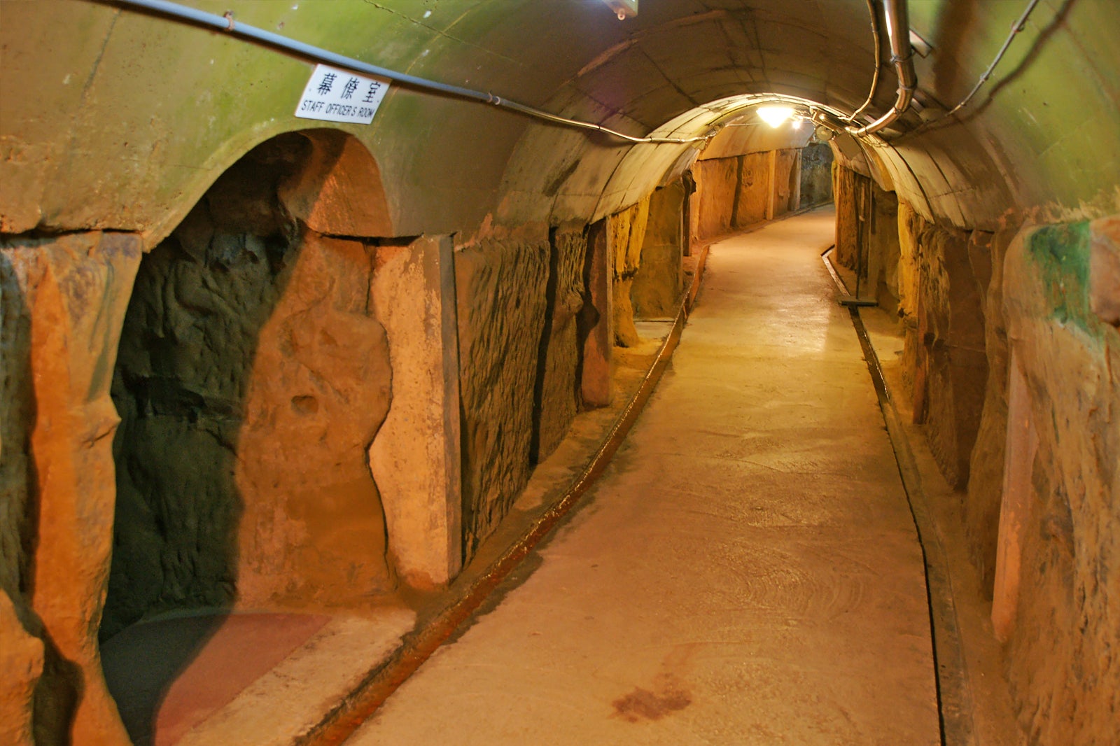 مقر سابق زیرزمینی نیروی دریایی ژاپن - Former Japanese Naval Underground Headquarters