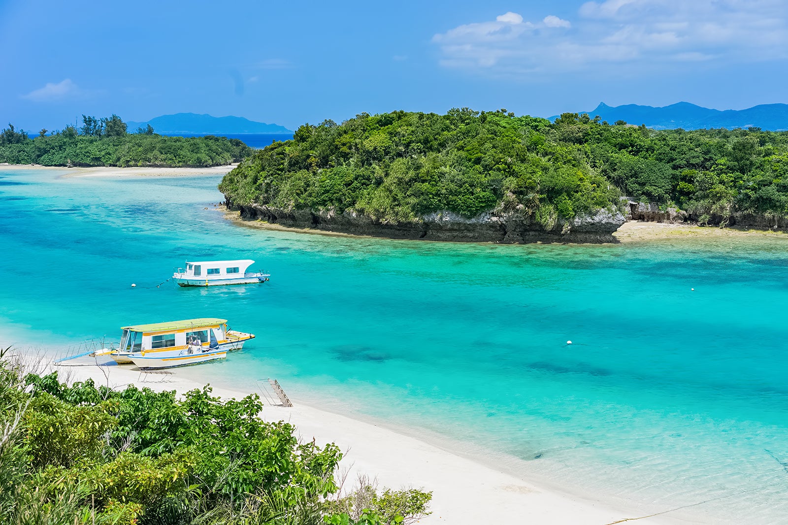 پریدن جزیره در اوکیناوا - Island hopping in Okinawa