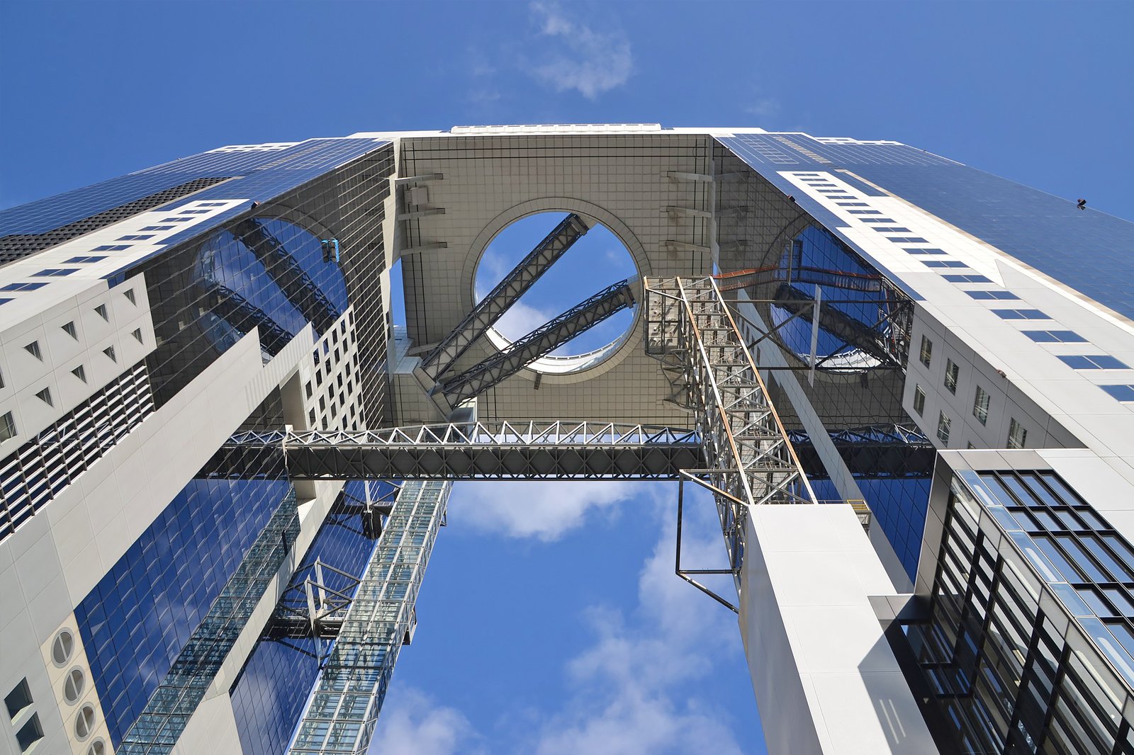 رصدخانه باغ شناور ساختمان آسمان اومدا - Umeda Sky Building Floating Garden Observatory