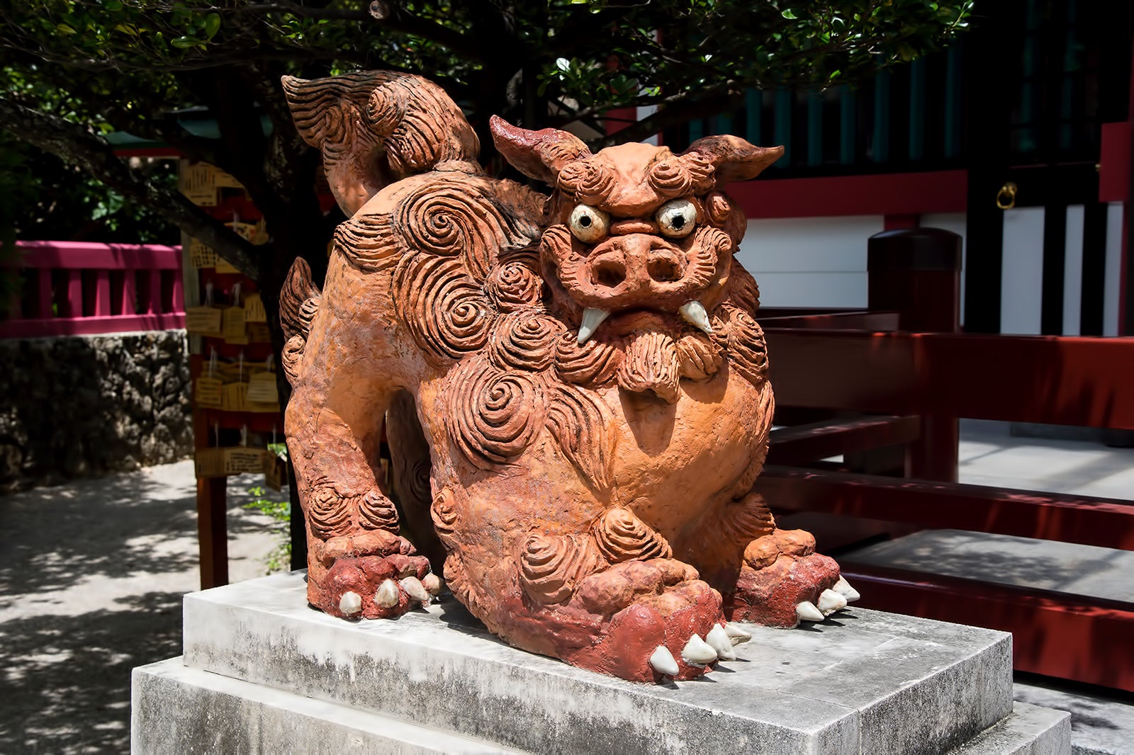 خیابان تسوبویا یاچیمون (خیابان سفال) - Tsuboya Yachimun Street (Pottery Street)