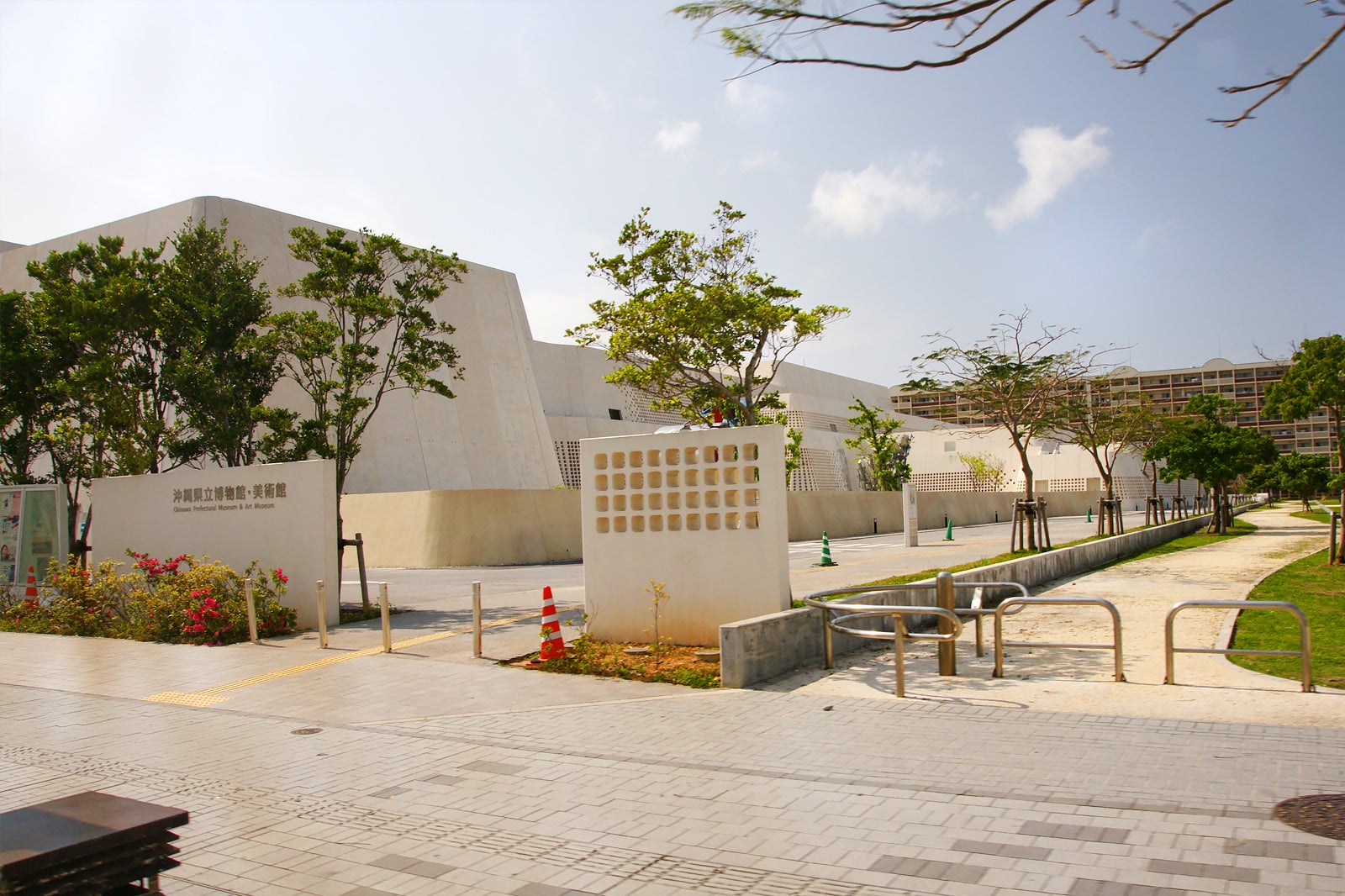 موزه استانی اوکیناوا و موزه هنر - Okinawa Prefectural Museum and Art Museum