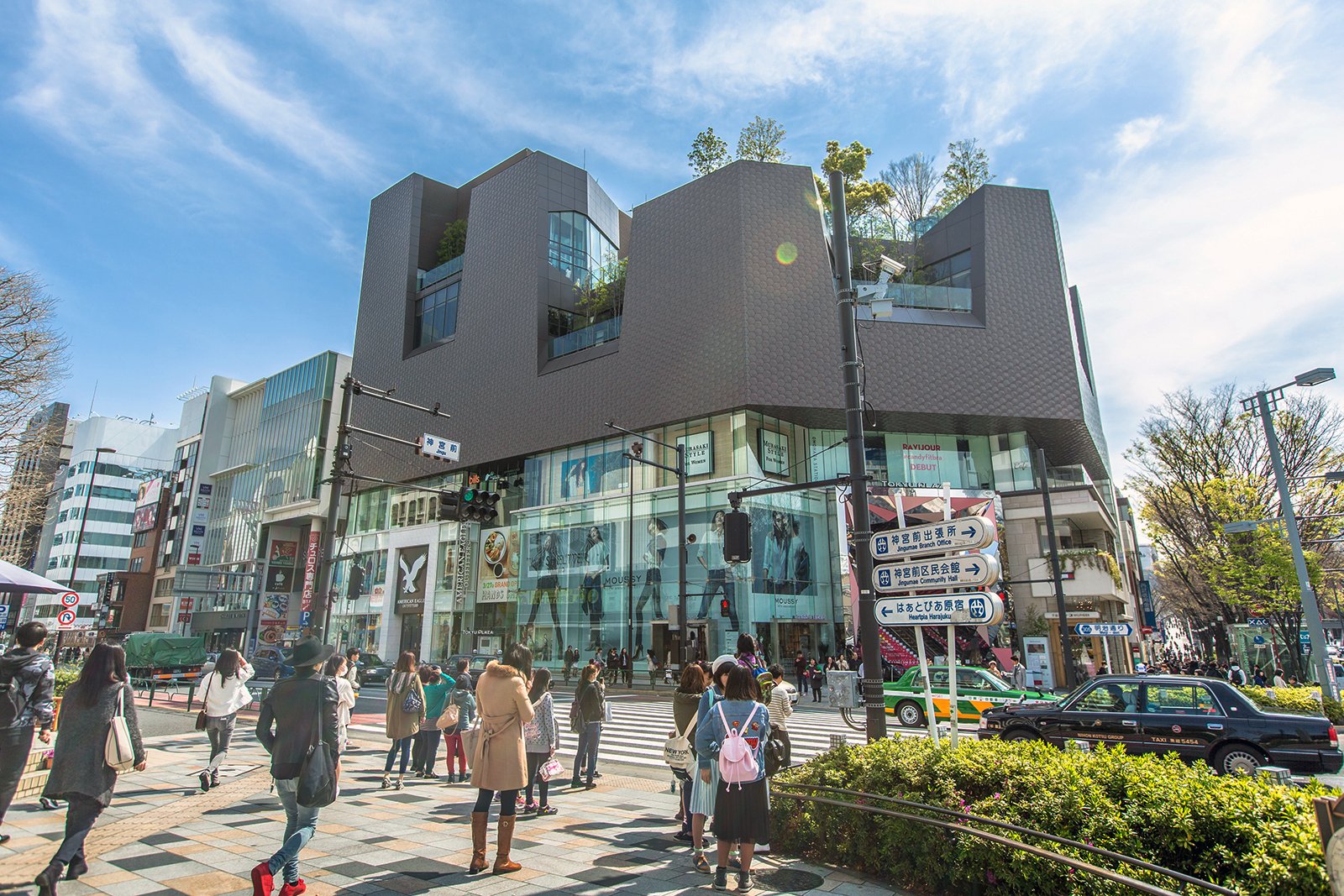 فروشگاه های طراح در خیابان Omotesando - Designer stores on Omotesando Street