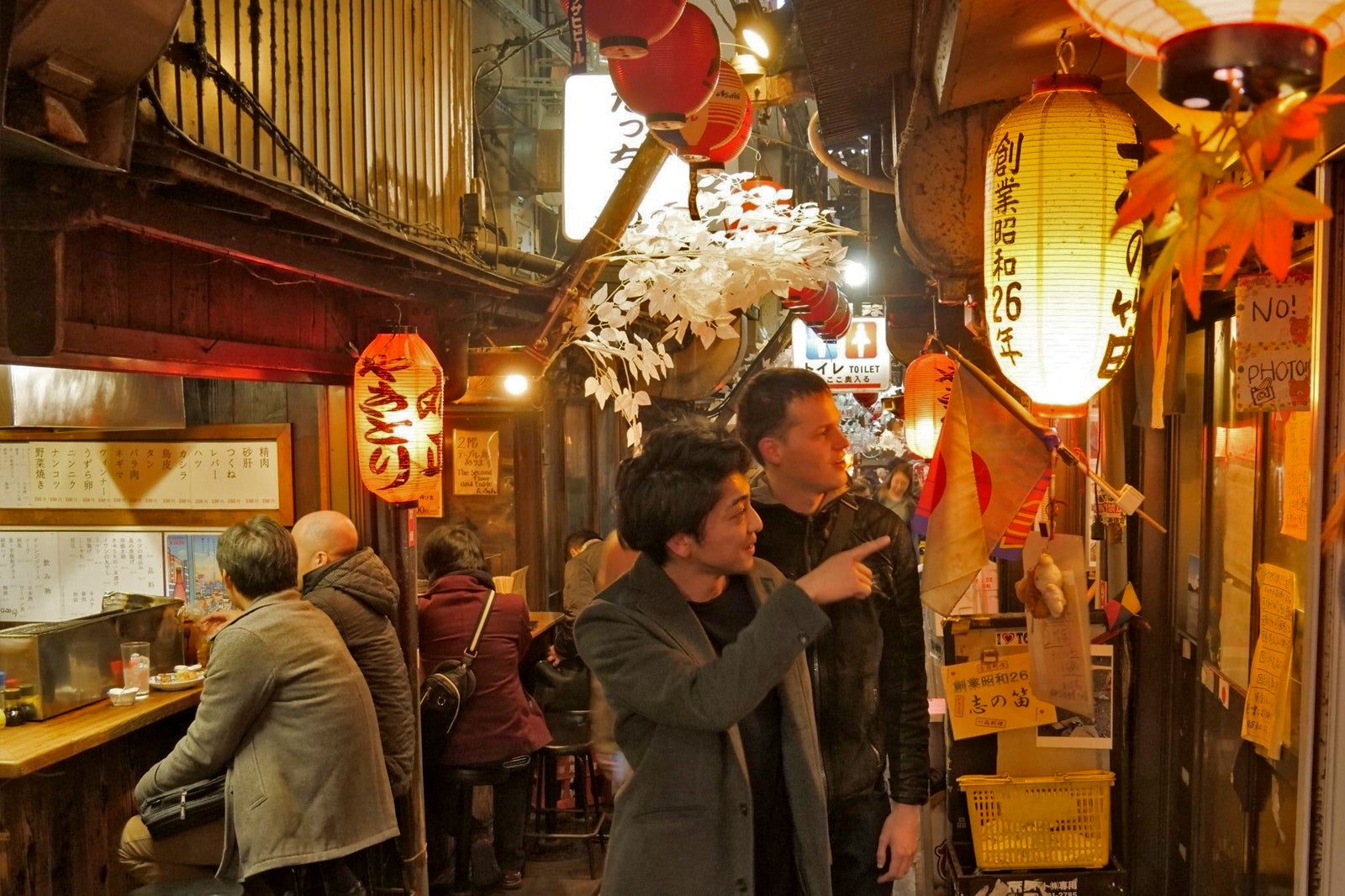 بار ایزاکایا در شینجوکو - Izakaya bar hopping in Shinjuku