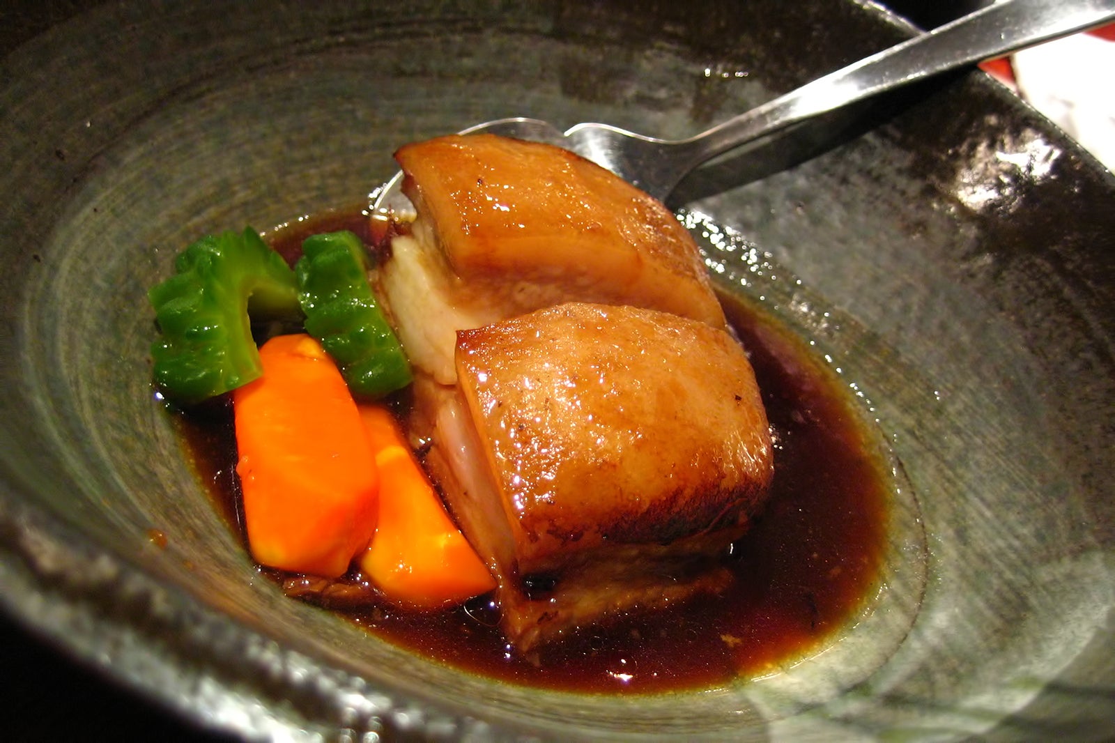 گوشت خوک خورشتی به سبک اوکیناوا (رافت) - Okinawan-style stewed pork (rafute)