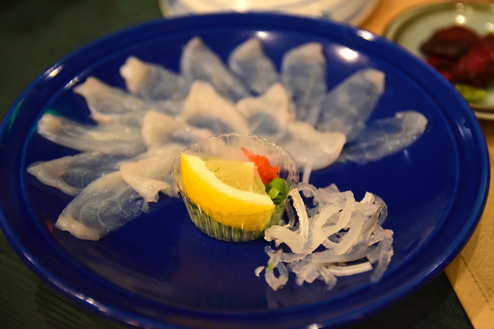 هات پات ماهی پافری (تکچیری) و ساشیمی (فوگوساشی) - Pufferfish hotpot (tecchiri) and sashimi (fugusashi)