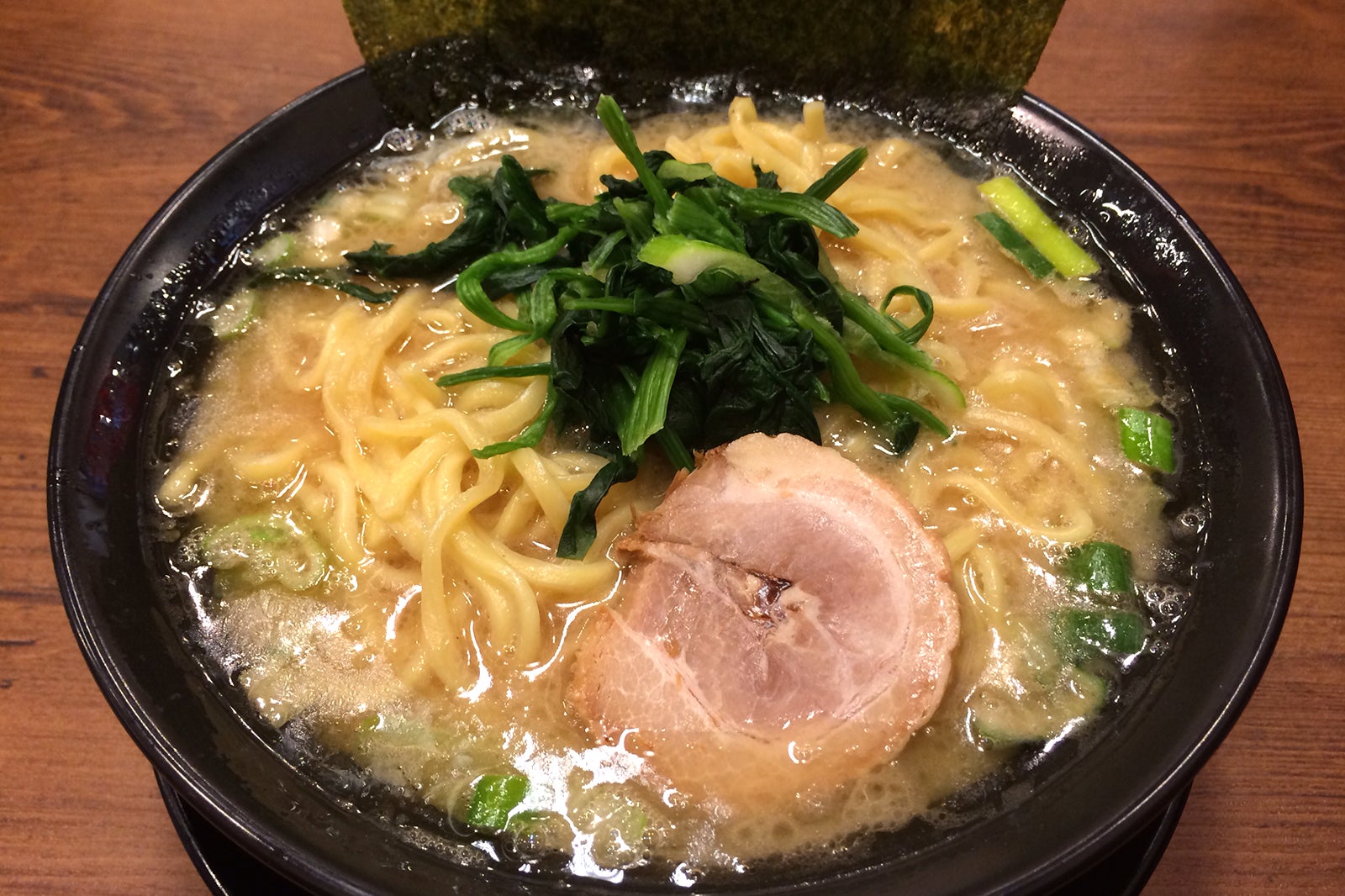 Iekei ramen (رامن به سبک خانه) - Iekei ramen (House-style ramen)