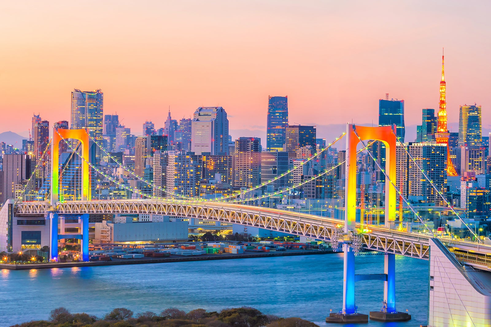 پل رنگین کمان از جزیره اودایبا - Rainbow Bridge from Odaiba Island