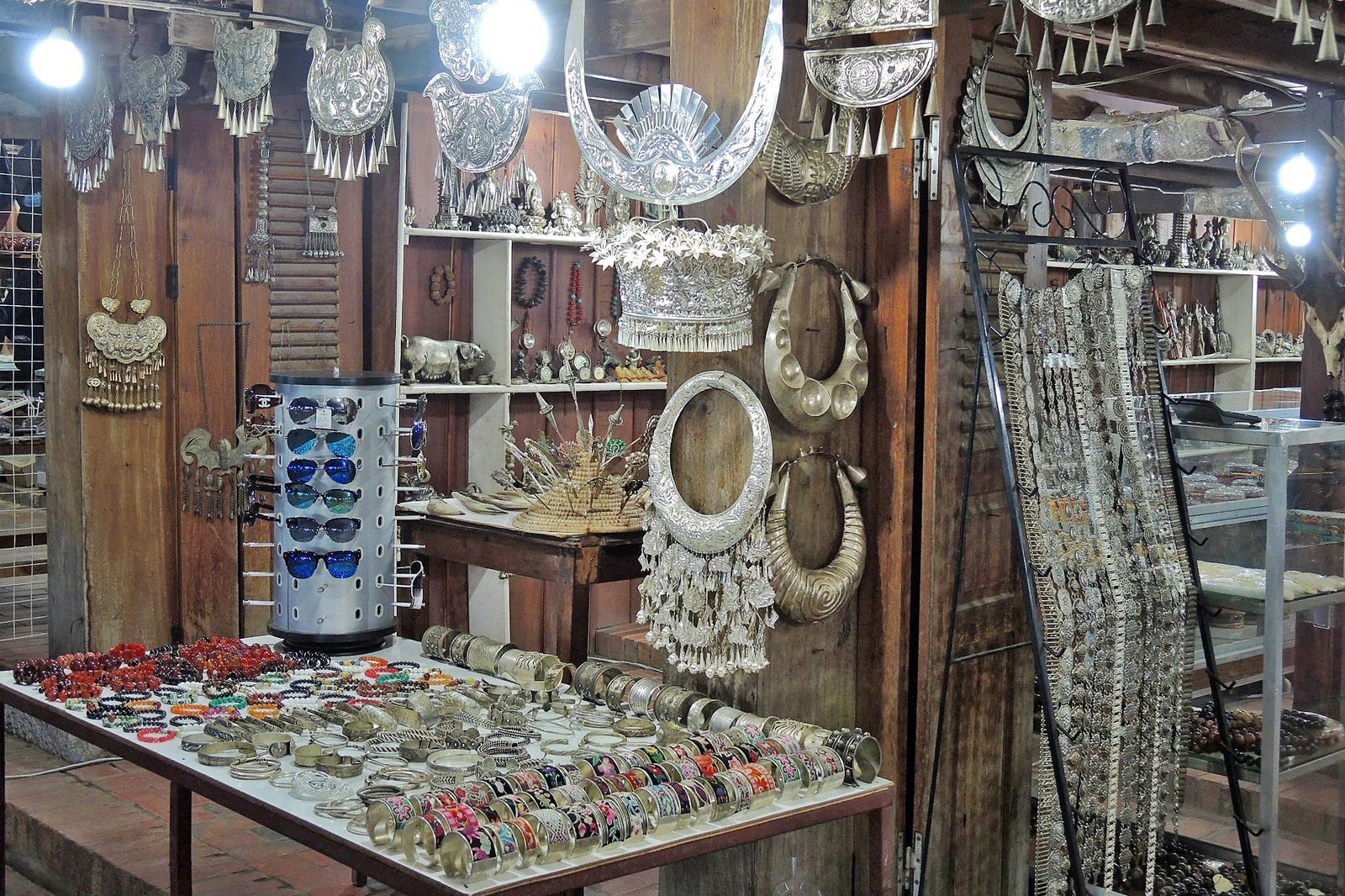 بازار شبانه صنایع دستی - Handicraft Night Market