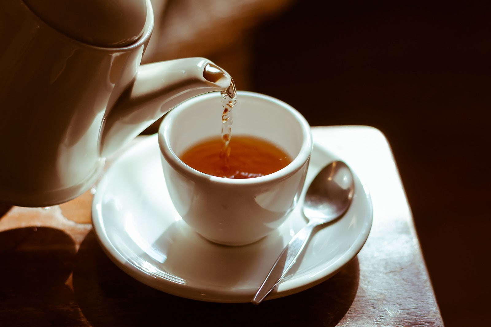 کتاب و چای L’Etranger - L’Etranger Books and Tea