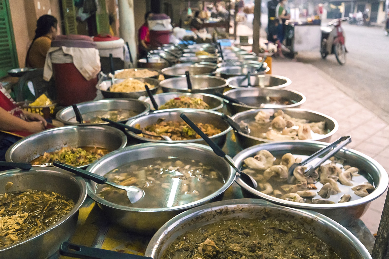 بازار صبحگاهی لوانگ پرابانگ - Luang Prabang Morning Market