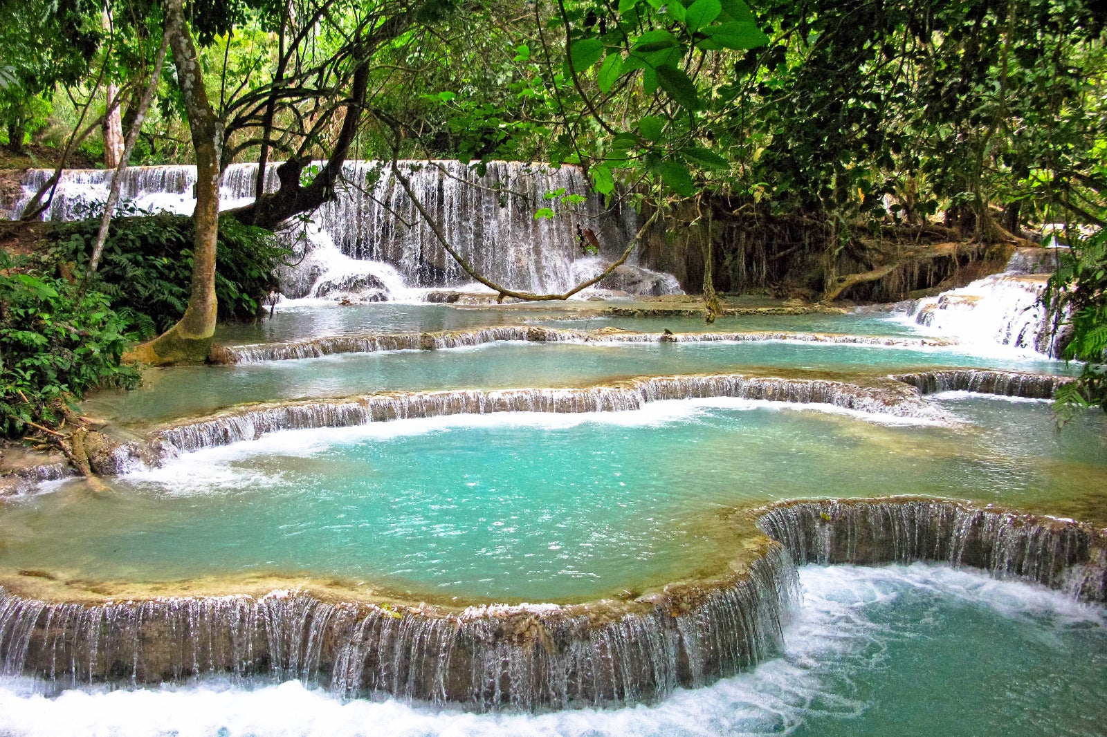 آبشار کوانگ سی در نزدیکی لوانگ پرابانگ - Kuang Si Falls near Luang Prabang