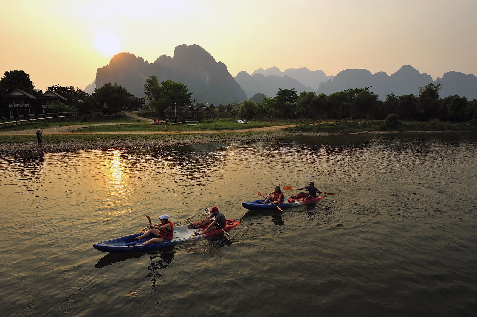 زندگی شبانه Vang Vieng - Vang Vieng nightlife