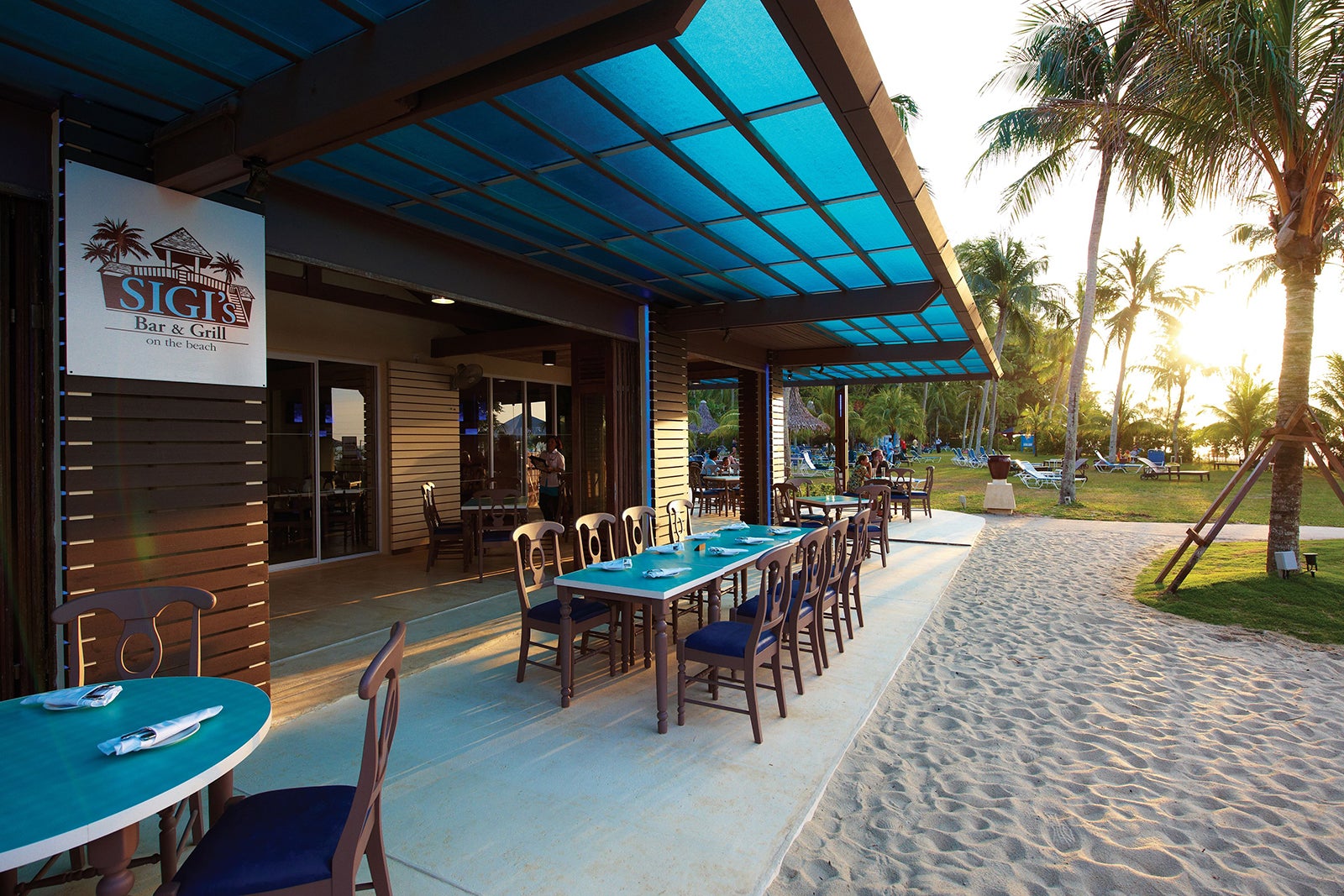 بار و گریل سیگی در ساحل - Sigi's Bar and Grill on the Beach