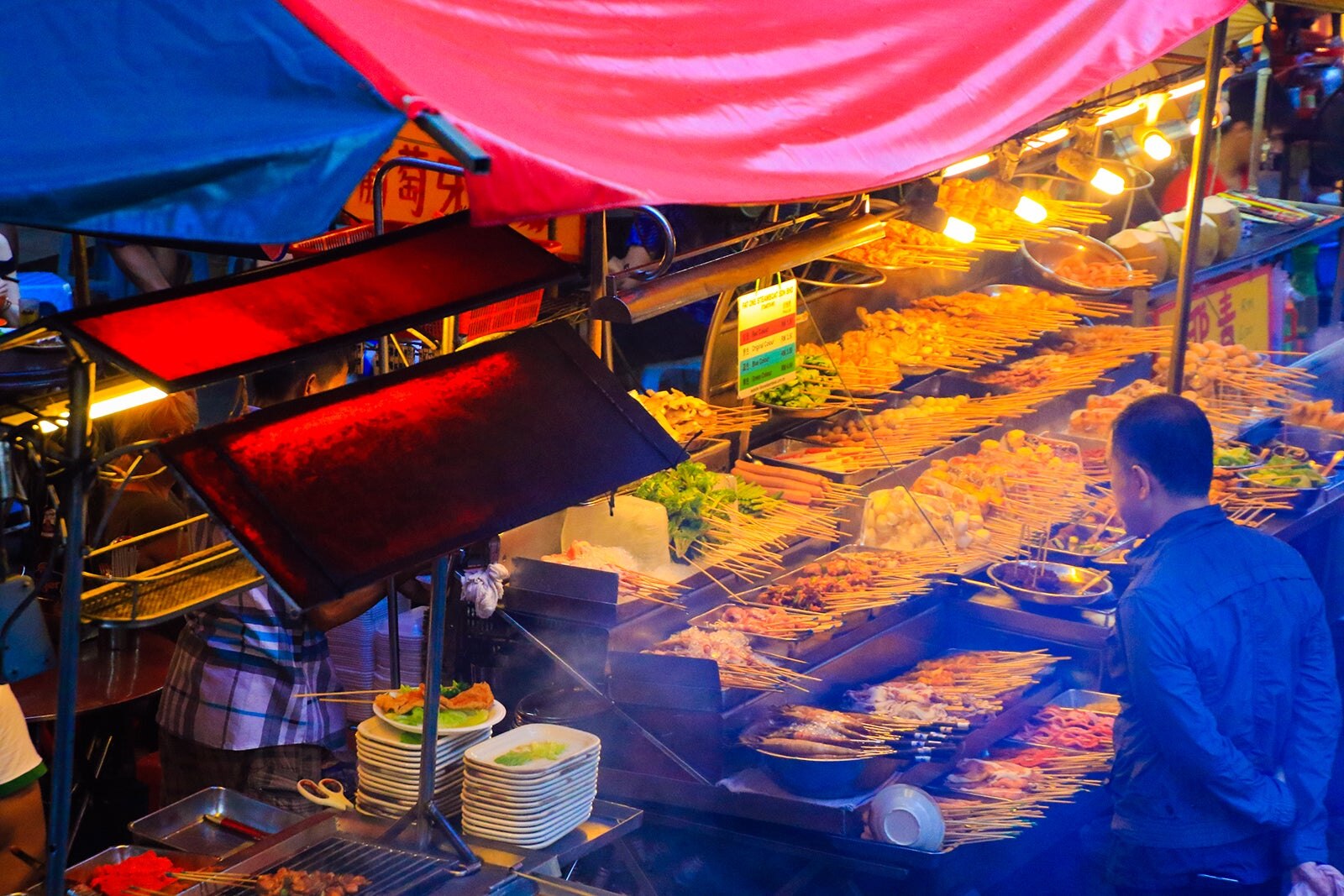 هاوکر می‌رود - Hawker centres