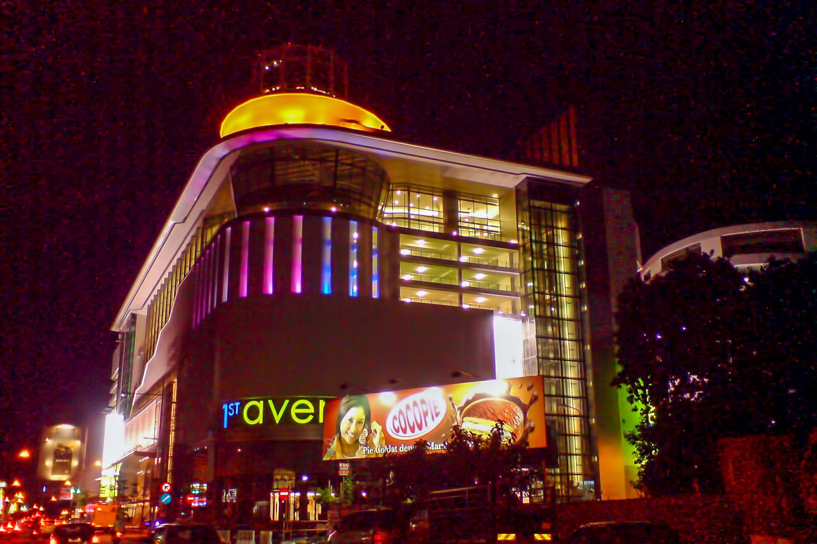 مرکز خرید 1st Avenue - 1st Avenue Mall