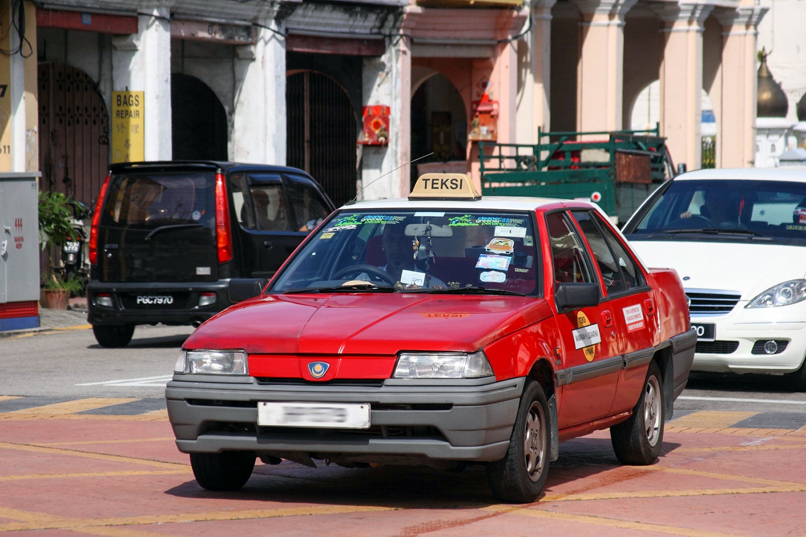 سوار شدن به تاکسی در پنانگ - Taking a taxi cab in Penang