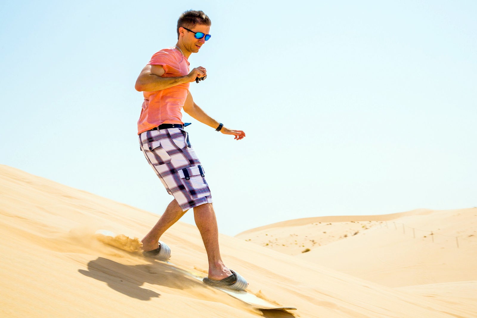 دوحه: سافاری صحرا غروب، شتر سواری و ساندبوردینگ - Doha: Sunset Desert Safari, Camel Ride and Sandboarding