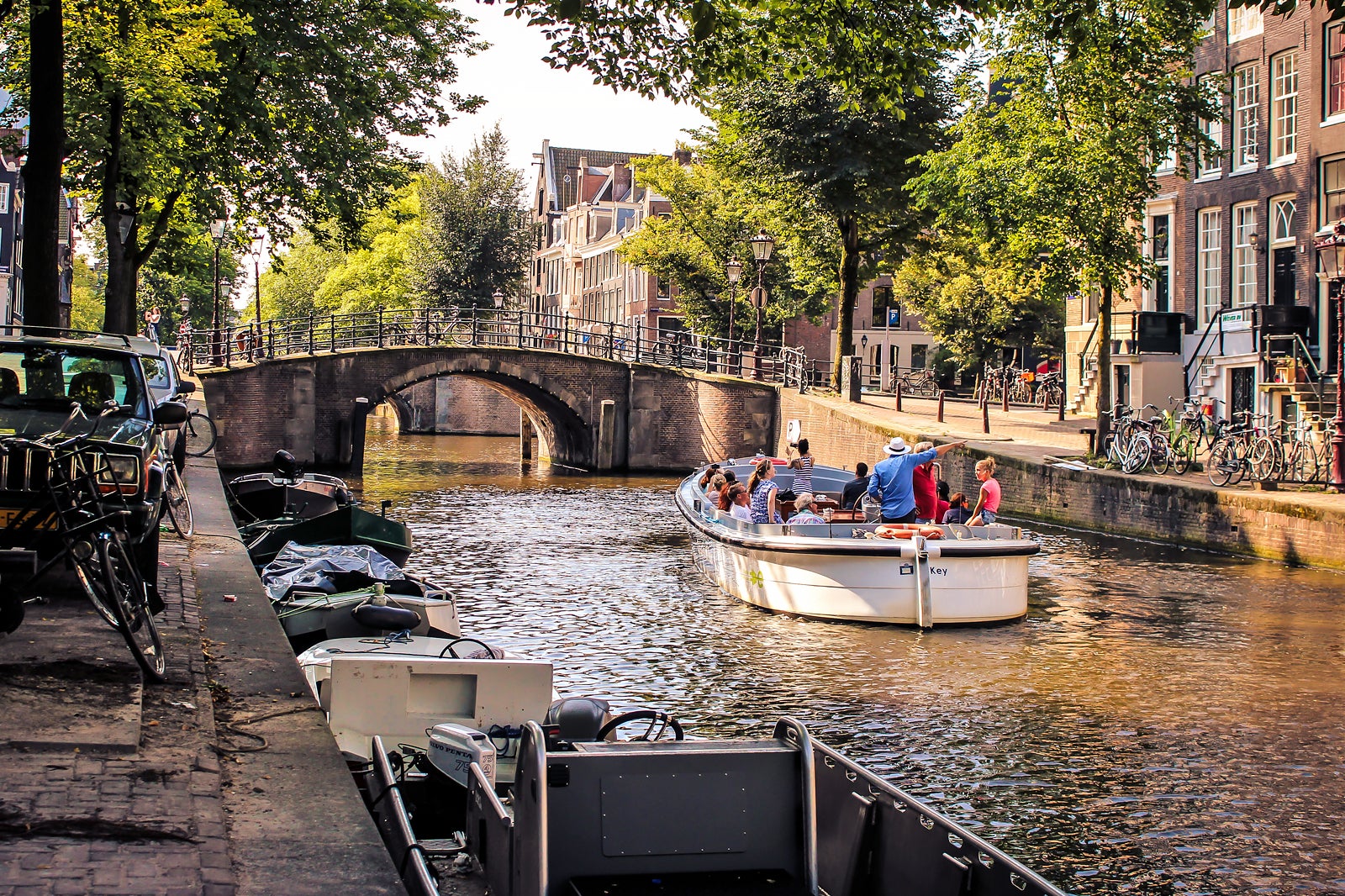 تور قایق برقی در فضای باز از طریق سفرهای قایق آمستردام - Open-air electric boat tour via Amsterdam Boat Trips