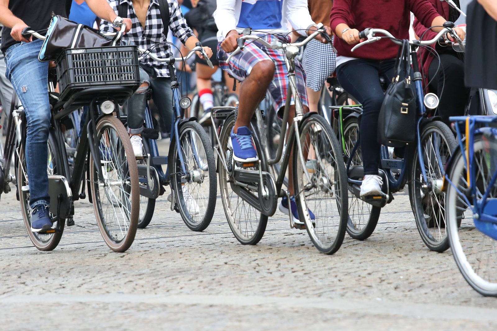 دوچرخه کرایه می کنید اما قوانین محلی را نمی دانستید - Renting a bike but not knowing the local rules