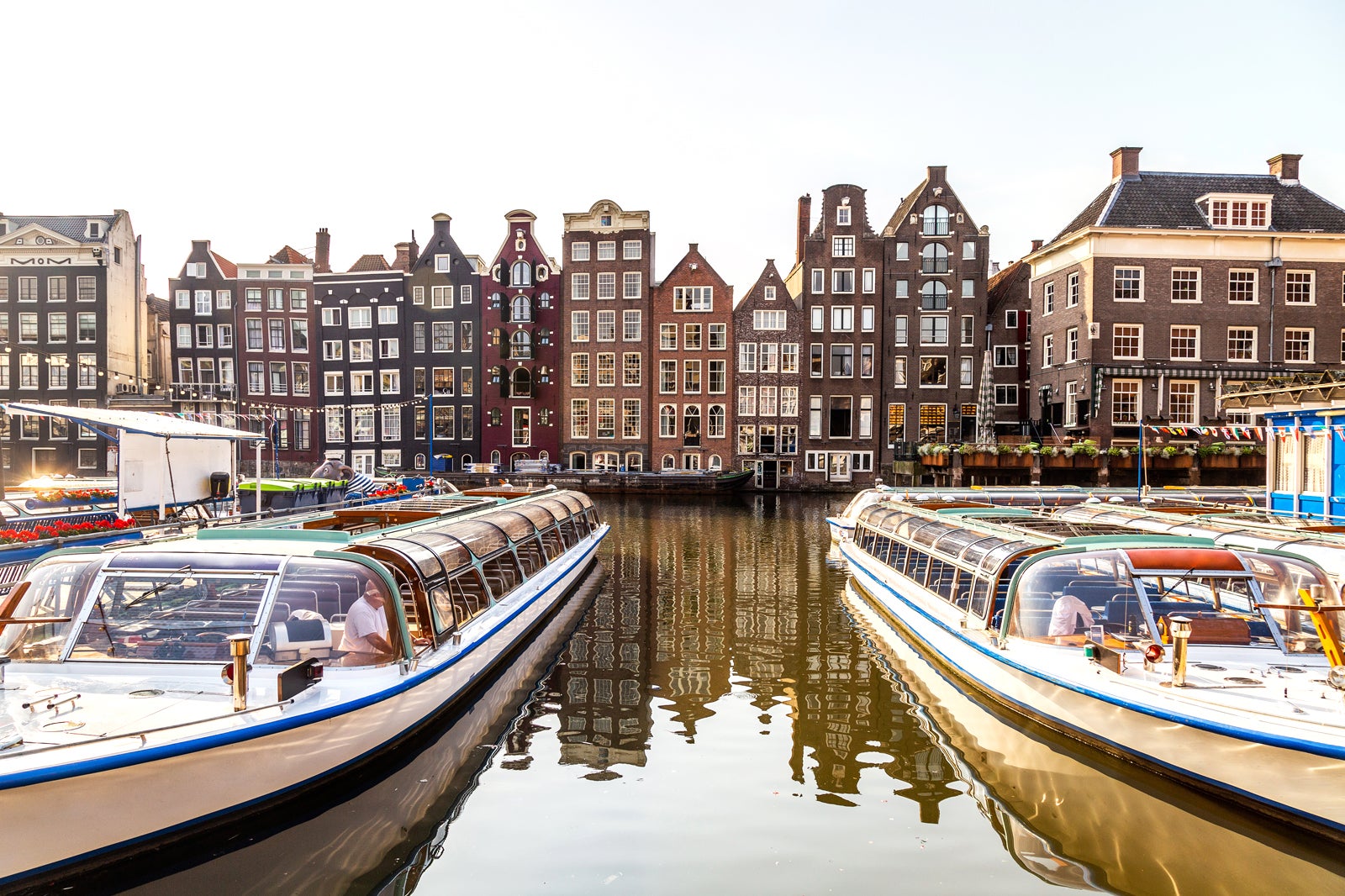 فکر کردن به آمستردام فقط دامرک و دی والن است - Thinking Amsterdam is just Damrak and De Wallen