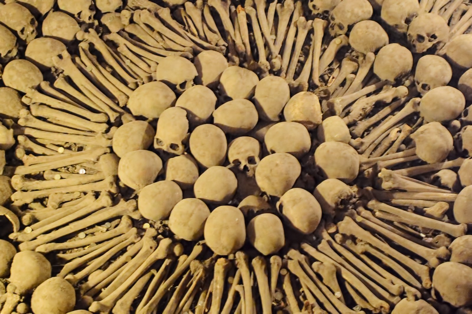 دخمه های پرو - Peruvian catacombs