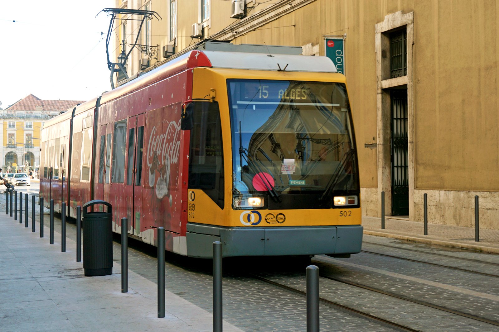 با تراموا وارد شهر شوید - Take in the city by tram