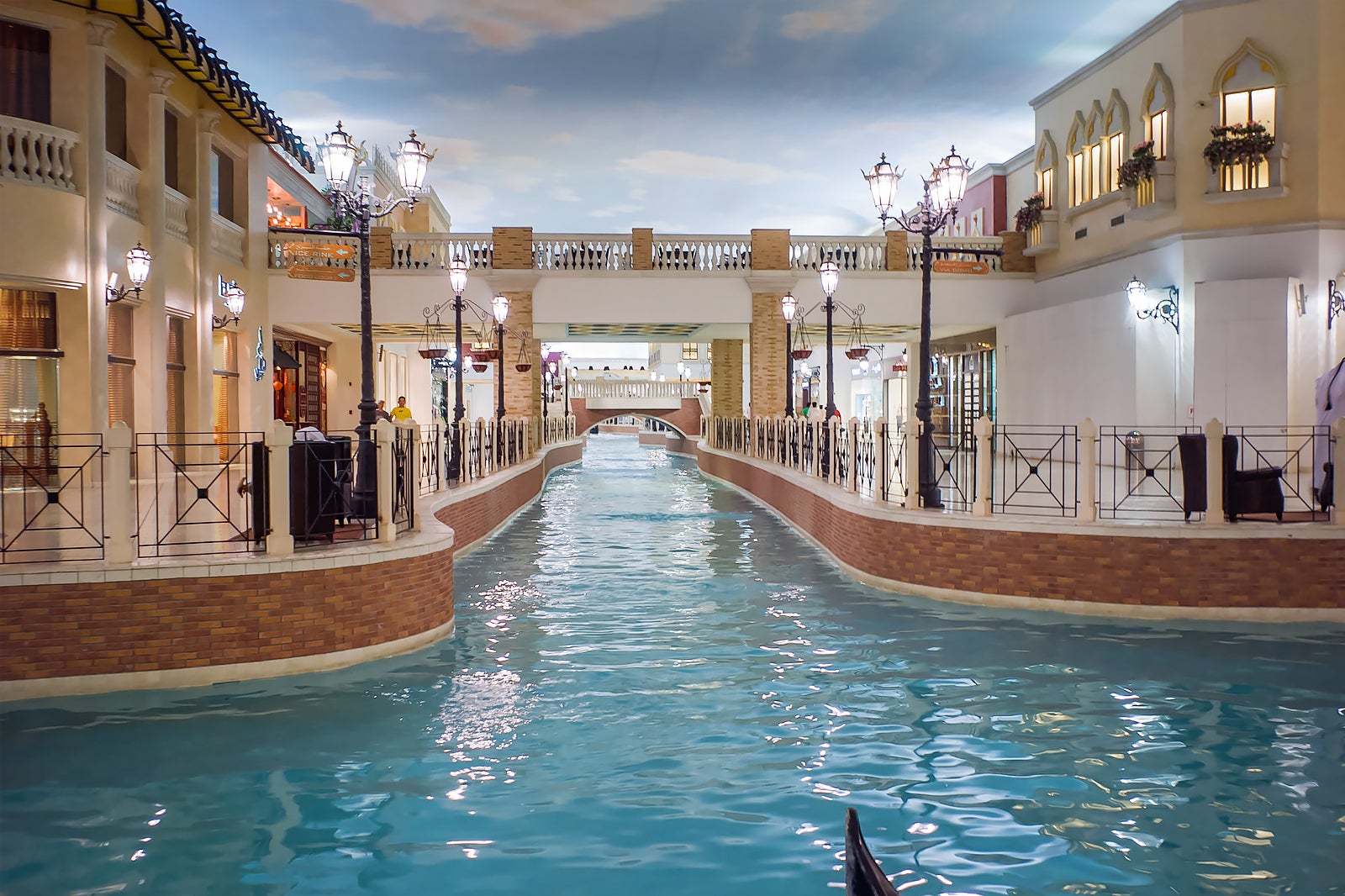 مرکز خرید Villaggio - Villaggio Mall