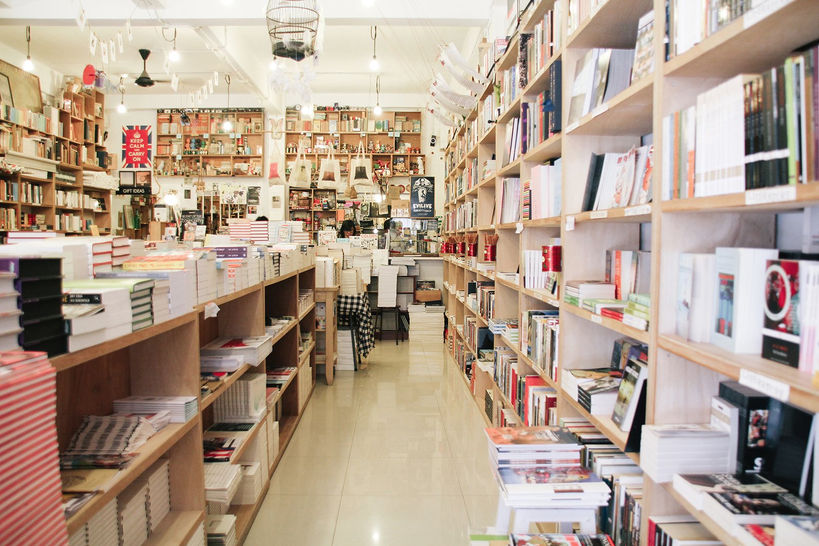 کتابها در واقع - BooksActually