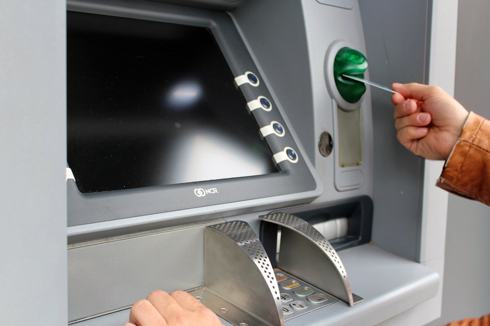 کلاهبرداری های خودپرداز - ATM scams