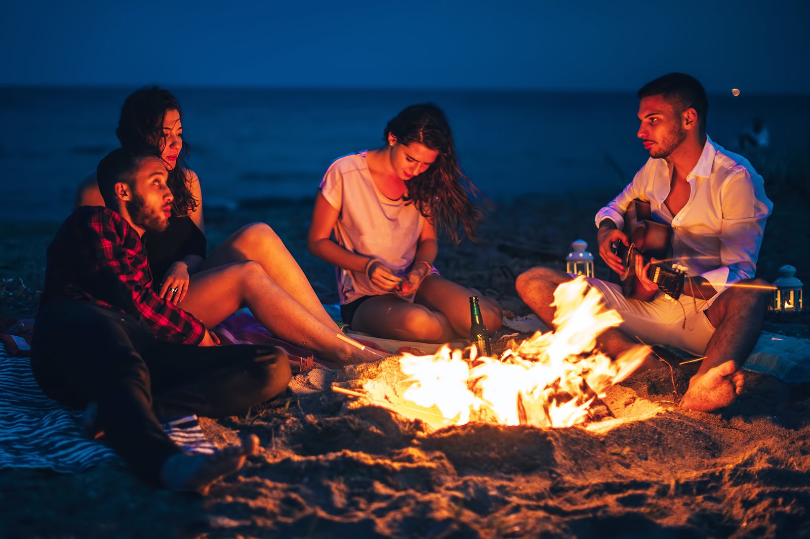 آتش سوزی عصر در ساحل اینگو - Evening bonfire on Ingu Beach