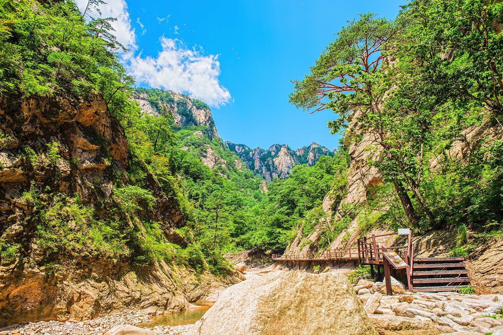 دره اوزاک جوجئونگول - Osaek Jujeongol Valley