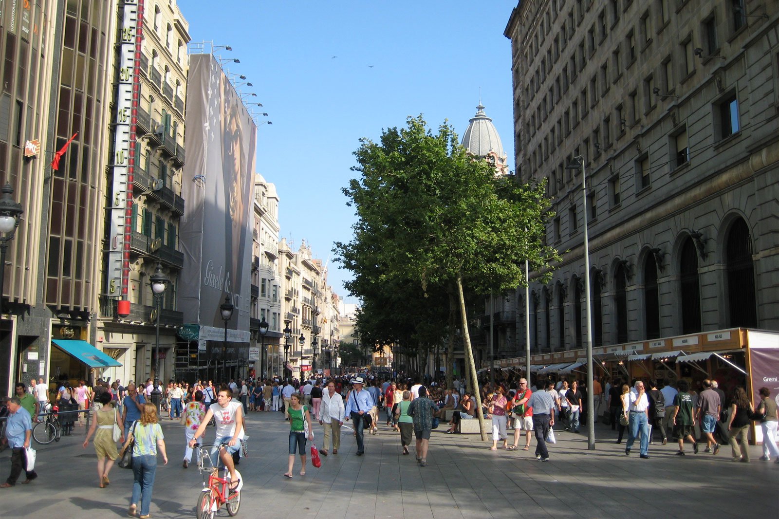 پیاده روی ترین خیابان در اسپانیا - The Most Walked Street in Spain